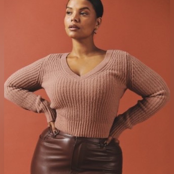 Abercrombie DreamLush Slim V-Neck Sweater - Picture 1 of 5